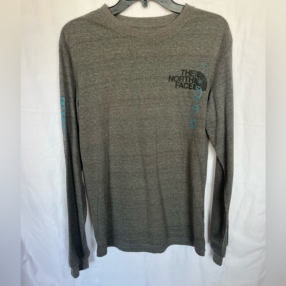 The North Face Men’s Gray Long Sleeve Tee NWT